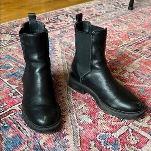 Banana Republic Black Leather Chelsea Boots 7